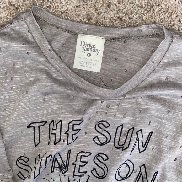 3/$15 - The Sun Shines Knot Top - M - Picture 3 of 4